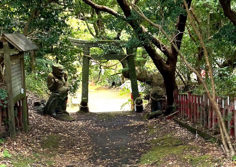 大野嶽神社 仁王像と狛犬と鳥居 2021年11月10日